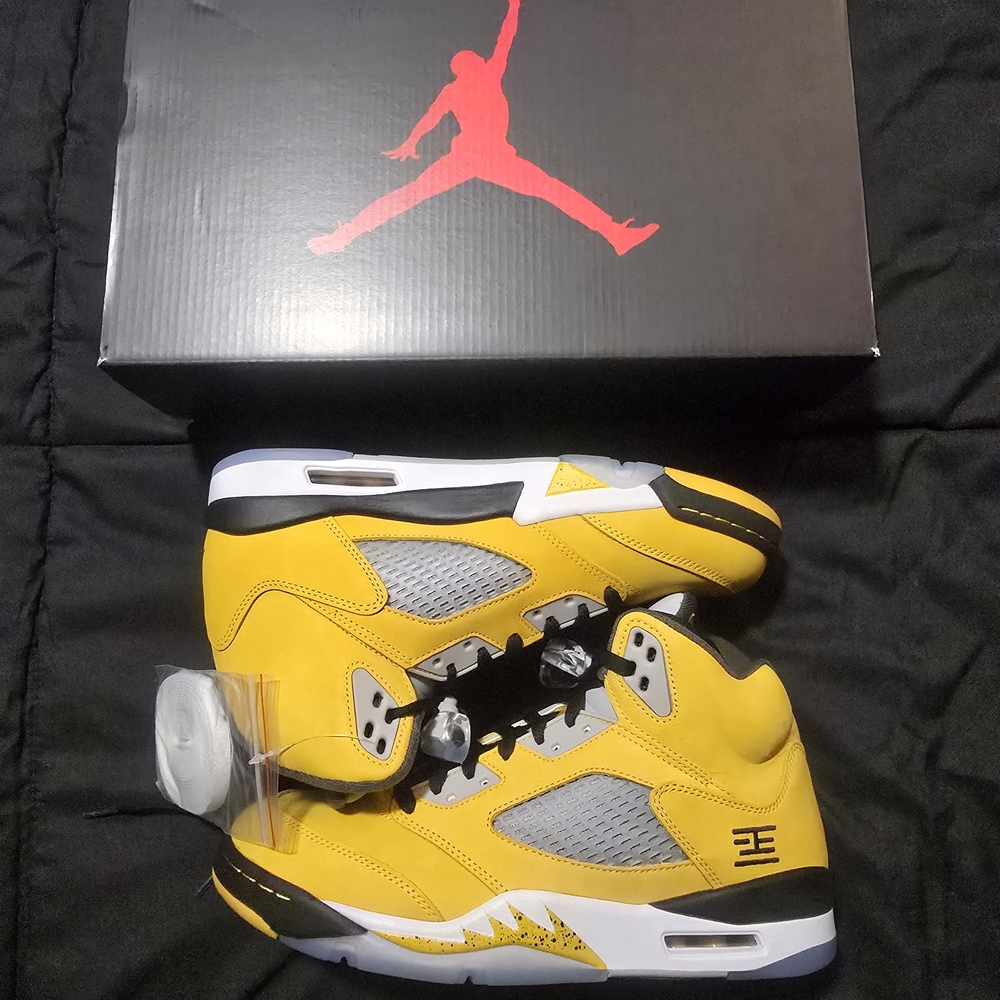 Air Jordan 5 Tokyo (2025)...RARE 100% ☆☆AUTHENTIC☆☆Yellow and Black Sneakers🟡⚫️